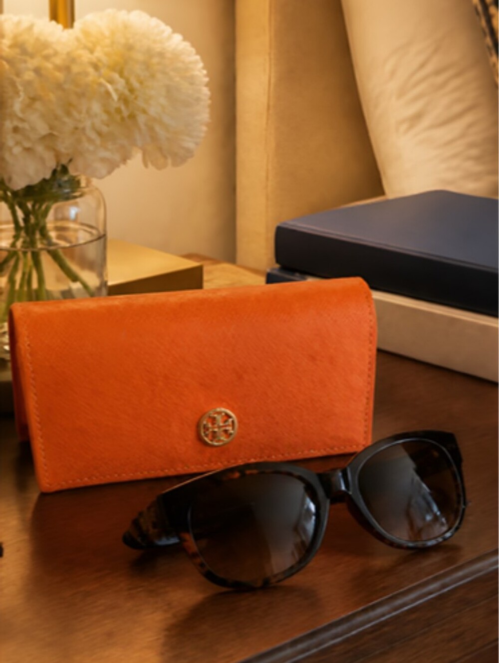 TORY BURCH Orange Saffiano Continental EYE GLASS Case with Gold Logo